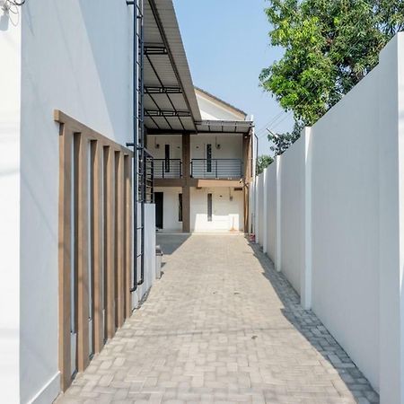 Reddoorz Plus Syariah Near Stasiun Tegal 2 Exterior photo