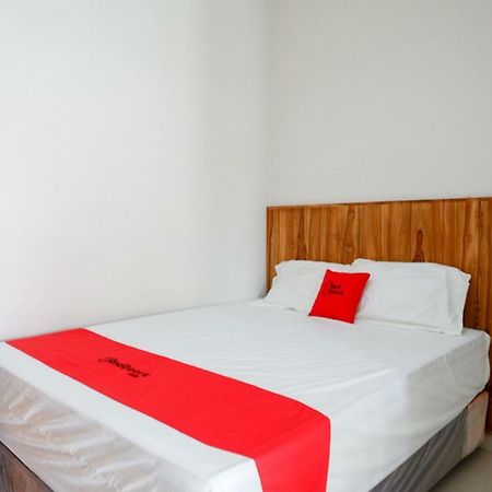 Reddoorz Plus Syariah Near Stasiun Tegal 2 Exterior photo
